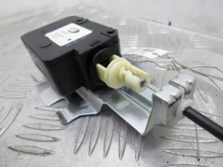 FSG500013 Моторчик лючка бензобака Land Rover Range Rover Sport 1 restailing Арт 00056378, вид 7