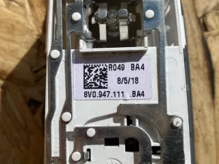 8V0947111 Фонарь салона (плафон) Audi A1 Арт 12310_6, вид 3
