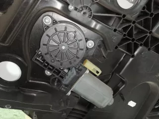  стеклоподъемник передний правый Ford Fiesta 5 Арт 07412002001