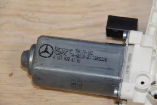 A1698204342 Моторчик стеклоподъёмника передний левый Mercedes A W169 Арт ZAP143736, вид 3