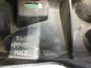 104669000B Кронштейн накладки порога левый Tesla model X Арт ZAP199065, вид 2
