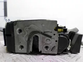 2047201835 Замок двери передней правой Mercedes C W204 Арт 00134396, вид 1