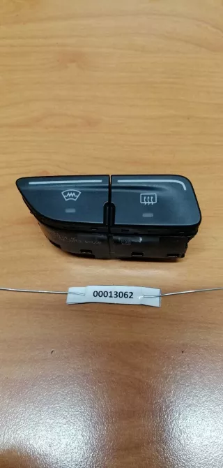 AM5T18K574AC Кнопка подогрева лобового стекла Ford Focus 3 Арт 00013062, вид 1