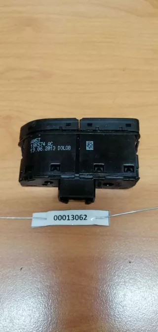 AM5T18K574AC Кнопка подогрева лобового стекла Ford Focus 3 Арт 00013062, вид 2