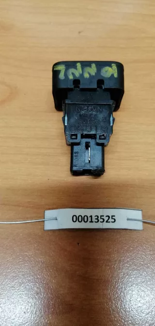  Кнопка аварийной сигнализации Nissan Note E11 Арт 00013525, вид 3
