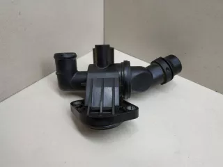 06F121111F Корпус термостата Volkswagen Passat B6 Арт 2070848, вид 1