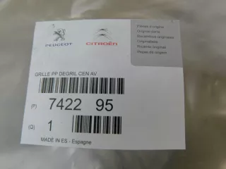  Решетка в бампер центральная Peugeot 3008 2 Арт SM100120794, вид 3