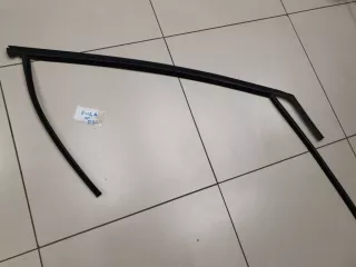 1677494 Уплотнитель стекла передней правой двери Ford Kuga 2 Арт Z256986