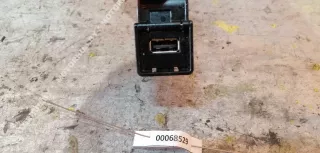 284H31FA0B Разъем AUX / USB Infiniti QX3 Арт 00068529, вид 3