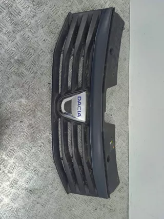 8200735104 Решетка радиатора Dacia Sandero 1 Арт 46023044198
