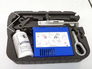 m18057 , artFRC37627 Набор инструментов штатный MINI Cooper R50 Арт FRC37627, вид 1