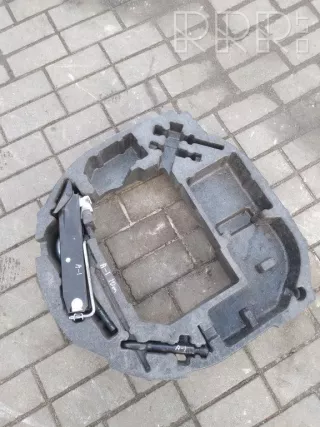 8x0012109 , artBRO31669 Ящик для инструментов Audi A1 Арт BRO31669