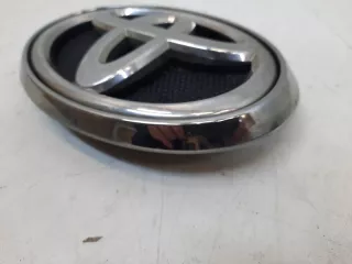 753100K010 Эмблема решетки радиатора Toyota Hilux 8 Арт lz186870, вид 3