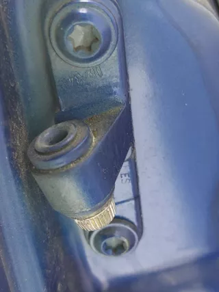  петля двери передней правой Mitsubishi Colt 6 restailing Арт 46023046057, вид 1