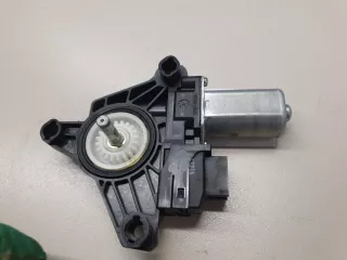 A2469063200 Моторчик стеклоподъёмника задний правый Mercedes ML/GLE W166 Арт ZAP289731, вид 1