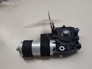 67617424804 Моторчик люка BMW 5 G30/G31 Арт ZAP294153, вид 2