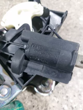 Замок багажника Audi A8 D3 (S8) Арт 46023049334, вид 4