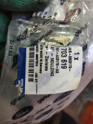 2002778, bm51a03179 кронштейн молдинга лобового стекла Ford Focus 3 Арт AR228578, вид 9