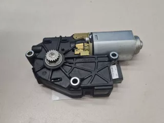 67617316536 Моторчик люка BMW 3 F30/F31/GT F34 Арт ZAP299787, вид 1