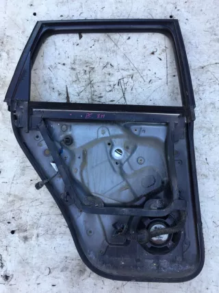 95553335400 Рамка стекла задней правой двери Porsche Cayenne 955 Арт 5707419, вид 1