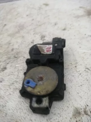 9573029001 Активатор замка двери передней правой Hyundai Lantra 2 Арт 5748671