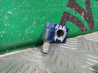 8X4833406A петля двери нижняя фольксваген, фольцваген джетта Volkswagen Jetta 7 Арт ARM284873, вид 2