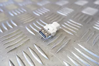 9390501 , art3146297 Разъем AUX / USB BMW 5 G30/G31 Арт 3146297, вид 1