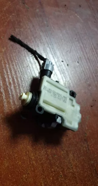 6985880 , art645778 Замок лючка топливного бака BMW 3 E90/E91/E92/E93 Арт 645778, вид 2