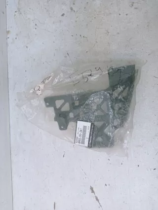 BR5S502A1 Кронштейн бампера Mazda 3 BK Арт VZ207252