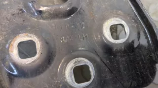 7P6823301 Петля капота левая Volkswagen Touareg 2 Арт 8811673, вид 2