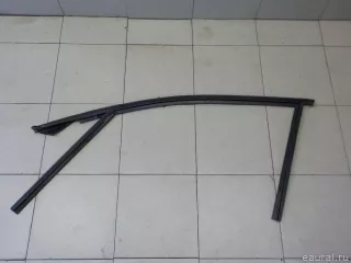 51337066613 BMW Уплотнитель стекла двери BMW 1 E81/E82/E87/E88 Арт E30632403