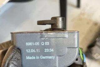 896105Q03 , art9536126 Замок лючка топливного бака Mercedes C W204 Арт 9536126, вид 3
