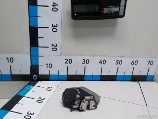 6906060070 Toyota Замок двери задней левой Lexus RX 2 Арт E52237846