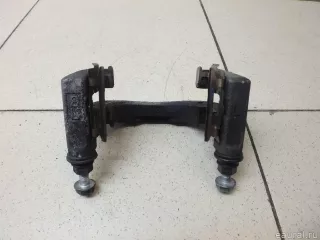 4782242070 Toyota Скоба суппорта заднего левого Toyota Rav 4 3 Арт E95624371, вид 4