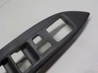 Накладка блока управления стеклоподъемниками Mitsubishi Outlander 3 restailing 2 2014г. 7221C037XA Mitsubishi - Фото 3