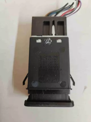 1J0953235A Кнопка аварийной сигнализации (аварийки)   Volkswagen Golf 4 Арт G40626, вид 2
