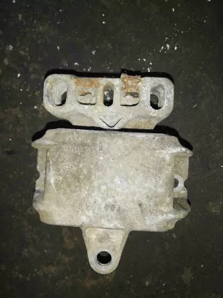 1J0199555 Подушка крепления двигателя   Volkswagen Golf 4 Арт G440128, вид 1