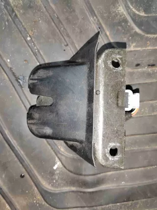 4B9827505M Замок багажника   Audi A6 C5 (S6,RS6) Арт A6C5894, вид 2