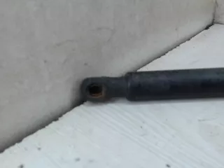 1K6827550F амортизатор крышки багажника зад лев Volkswagen Golf 5 Арт 24005431, вид 2
