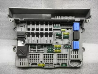 61146906624 Блок предохранителей BMW 1 E81/E82/E87/E88 Арт 165109, вид 1