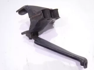 GG2P39010 Кронштейн двигателя Mazda 626 GE Арт 2455696, вид 1