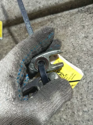  СКОБА (КРОНШТЕЙН) КРЕПЛЕНИЯ ФОРСУНКИ Renault Kangoo 2 Арт 46023069139_2