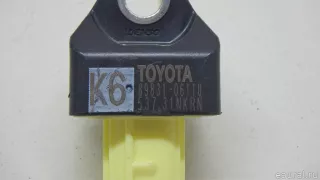 8983106110 Toyota Датчик AIR BAG Toyota Camry XV70 Арт E70628094, вид 2
