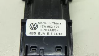 17A963106 VAG Кнопка обогрева сидений Volkswagen Jetta 7 Арт E70643708, вид 3