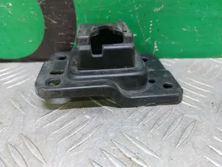 KB8A50151 Кронштейн решетки радиатора Mazda CX-5 2 Арт 329501RM, вид 4