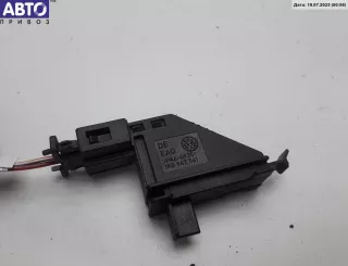 1k0947561 Выключатель концевой (концевик) Volkswagen Golf 5 Арт 54882821, вид 2