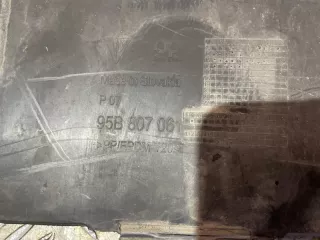 95b807061 Бампер передний Porsche Macan Арт MA133517, вид 14