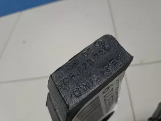 5C6823729 Уплотнитель капота Volkswagen Jetta 6 Арт ZAP341754, вид 2