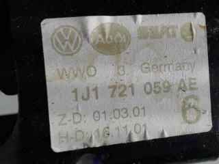 1j1721059 педаль сцепления Volkswagen Bora Арт 23006646, вид 1