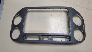 5N0858071C Рамка под магнитолу Volkswagen Tiguan 1 Арт 20010919, вид 1